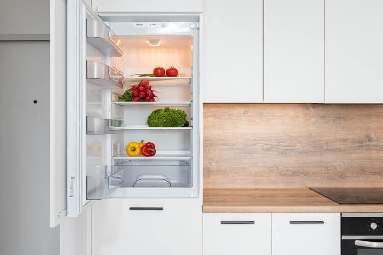 ตู้เย็นขนาดเล็กดูดีในครัวหรือไม่?